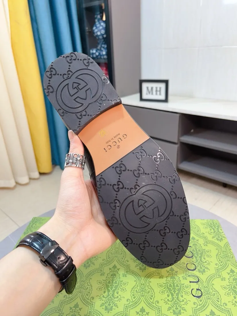 Men's shoes 💰500🌹🌹Niuli [GUCCI Gucci] A new style of formal men's leather shoes is coming~ The original quality upper is made of patent leather imported from Italy, the leather is soft and delicate, comfortable and soft first-layer cowhide lining, rubber wear-resistant outsole, the shoe shape is dignified and domineering, and the luxury charm cannot be concealed! The natural and free nouveau riche leads the trend. Code number: 38-44